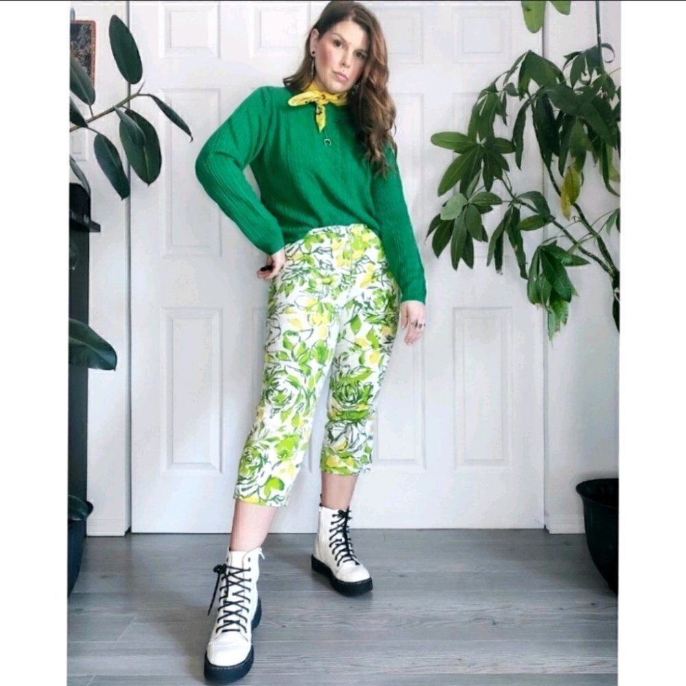 VINTAGE Lime White Yellow Print Capris